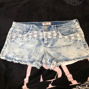 🧩No bounderies stone washed shorts with crochet lace detail Sz 13 NWOT